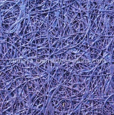 Deckendekoration mit farbenfrohen Akustikplatten und Faserholz-Wolle-Zementplatten