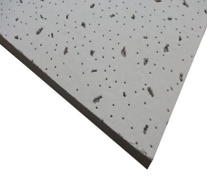 Dekorative Decke aus Mineralwolle mit unregelmäßiger Lochoberfläche
