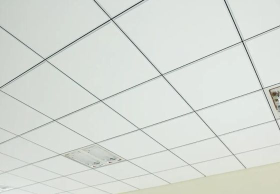 600*600mm Sprühbeschichtung Akustik Mineralwolle Fiber Drop Deckenfliesen für Dekoration