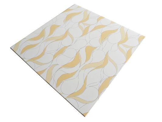 Innere 3D-PVC-Deckenplatte Farbiges Design für Bar-Nachtclub KTV Größe 500*500*3.0mm