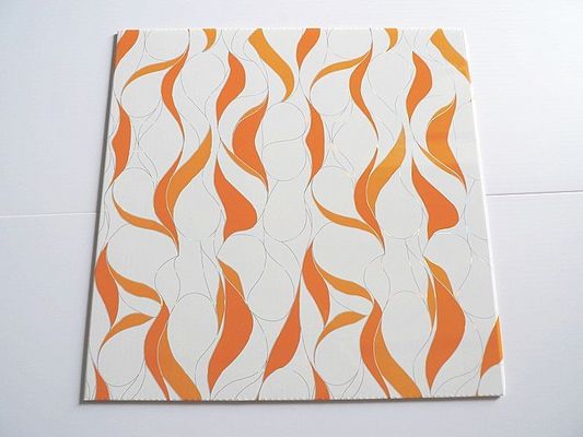 Innere 3D-PVC-Deckenplatte Farbiges Design für Bar-Nachtclub KTV Größe 500*500*3.0mm