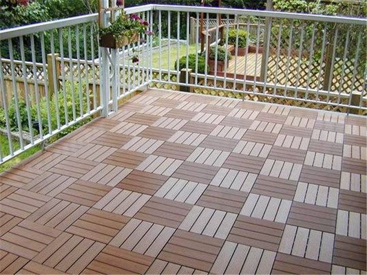 Grain Optional Synthetische WPC DIY Decking Fliesen für Außenboden Dekor in kundenspezifischen Länge