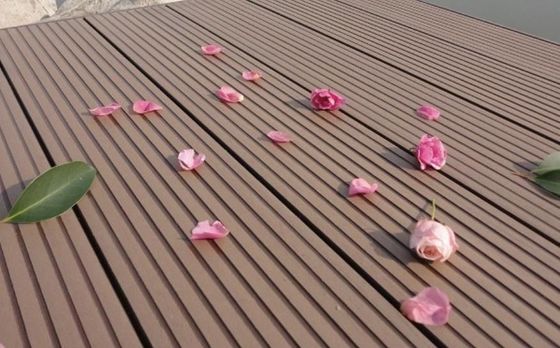 WPC-Decking für Außenzäune/Strecken/Tore/Spielplätze Wetterfest und umweltfreundlich