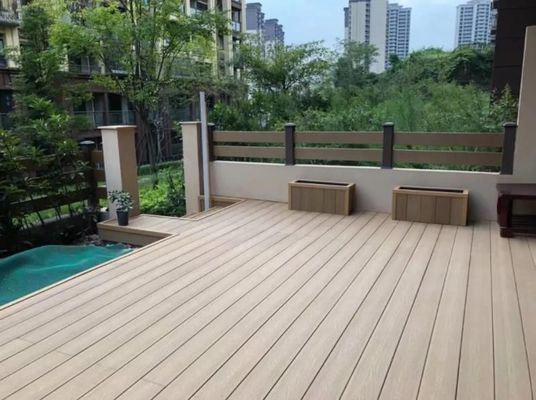 WPC-Decking für Außenzäune/Strecken/Tore/Spielplätze Wetterfest und umweltfreundlich