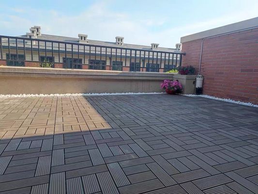 300*300mm WPC Holz-Kunststoff-Verbundwerkstoff Außenboden für die Verbesserung des Gartens