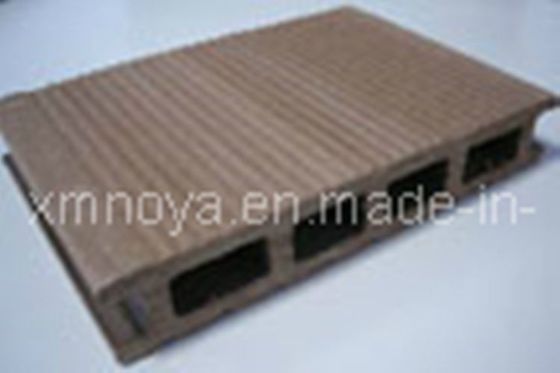 WPC-Decking aus Holzkorn für Außenanwendungen