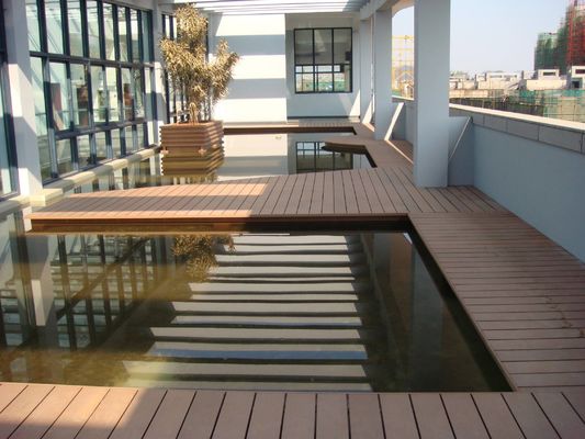 Wasserabsorptionsrate 2,5% Synthetische WPC-Decking für Ingenieurböden