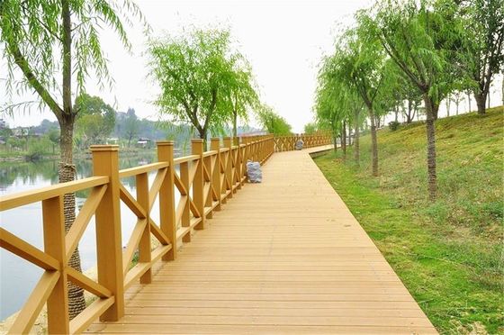 Holzkornmuster synthetisches WPC-Bodenmaterial für maßgeschneiderte Decking- und Bodenbeläge