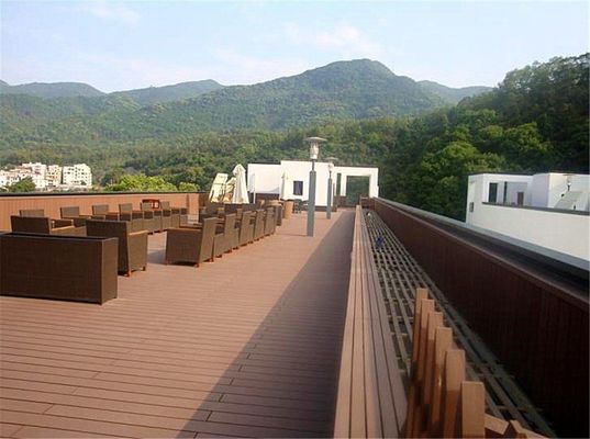 Holzkornmuster synthetisches WPC-Bodenmaterial für maßgeschneiderte Decking- und Bodenbeläge
