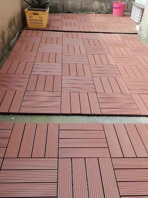 Holzkornmuster WPC Außendecking-Bodenfliesen für synthetische Holz-Kunststoff-Verbundwerkstoffe