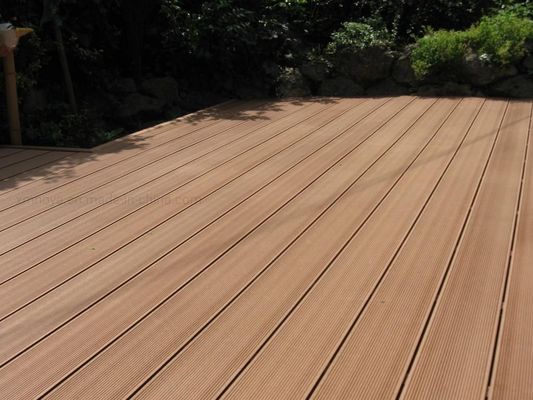 Synthetisches Holz-Kunststoff-Verbundwerkstoff/WPC-Deckingboard für den Garten im Freien Shacman Sinotruk
