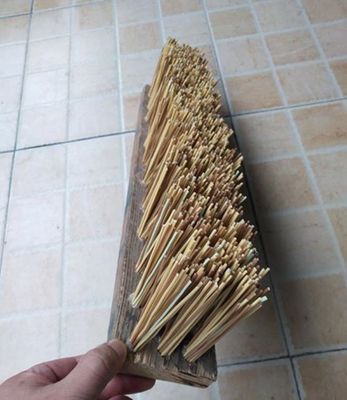 Gelbes synthetisches Strohdach für die individuelle Simulation von Strandtropen