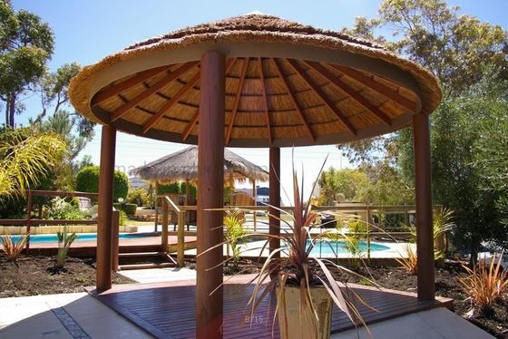 Afrikanische Gartendekoration PVC-Material Komponente Ziegel Rot feuerfeste Strohdachfliese