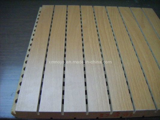 600*600 Streifen Rillengestaltete Holz-Akustikplatte mit natürlicher Holztextur