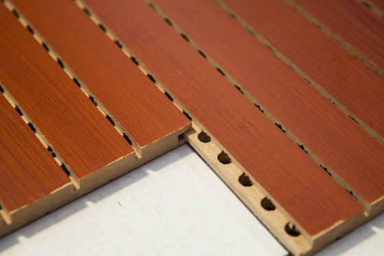Dekorative Wand Mikrophorisierte akustische Holzplatte mit quadratischen Kanten DSC 9994