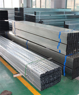 Metall-Stud und Gleis-Roll-Formierung Trockenwand Galvanisierte Unistrut-Decken-Suspension