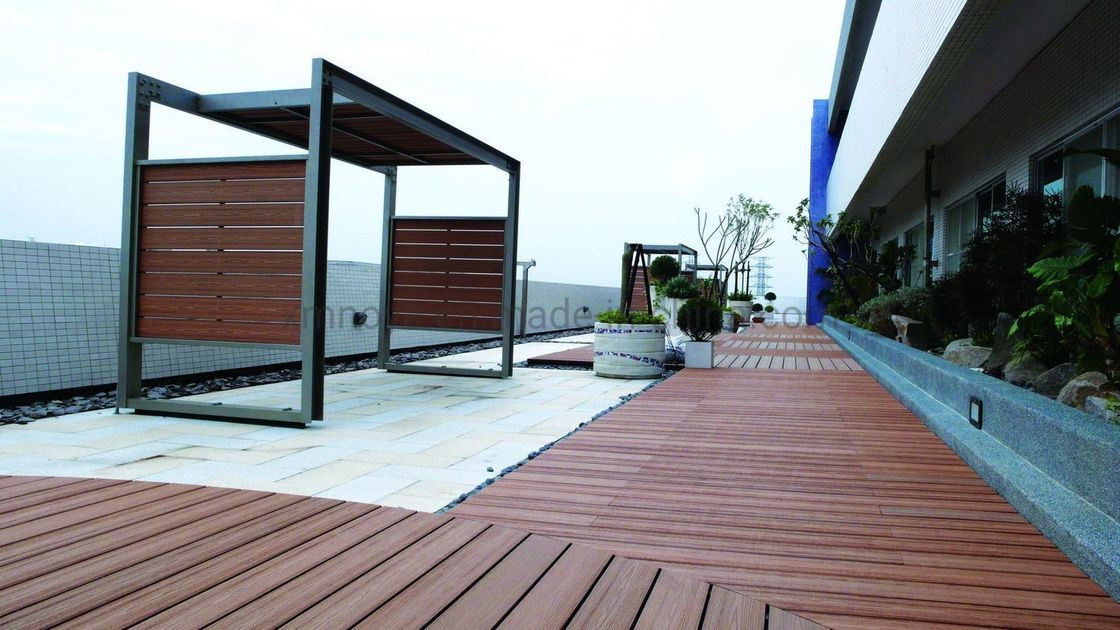 Braunholzkornmuster Recyclingwasserdicht WPC-Decking-Boden für Leistung