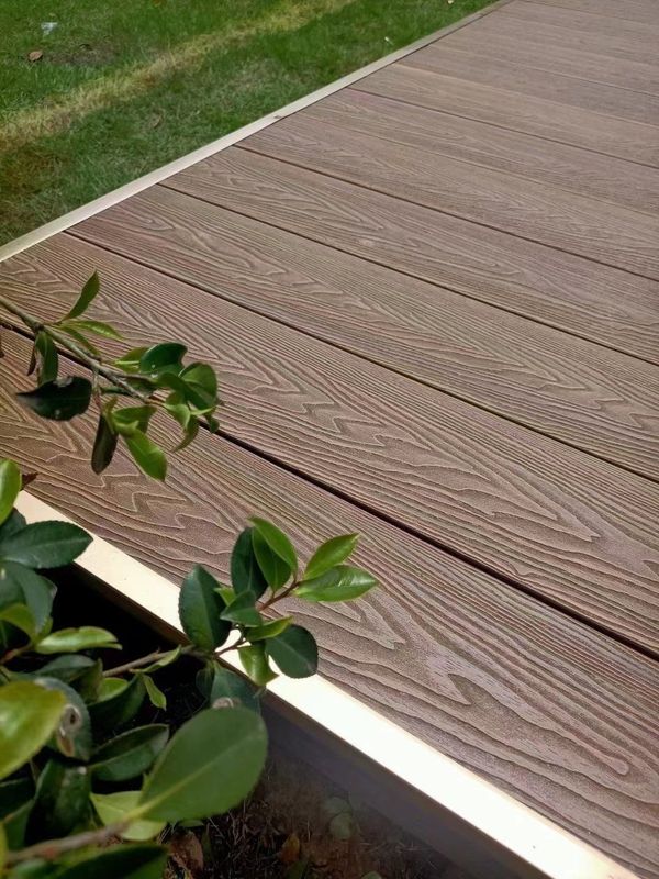 Holz-Kunststoff-Verbundwerkstoff WPC Zaun und Pergola Dekorationspfeiler Braune Oberfläche Fertig
