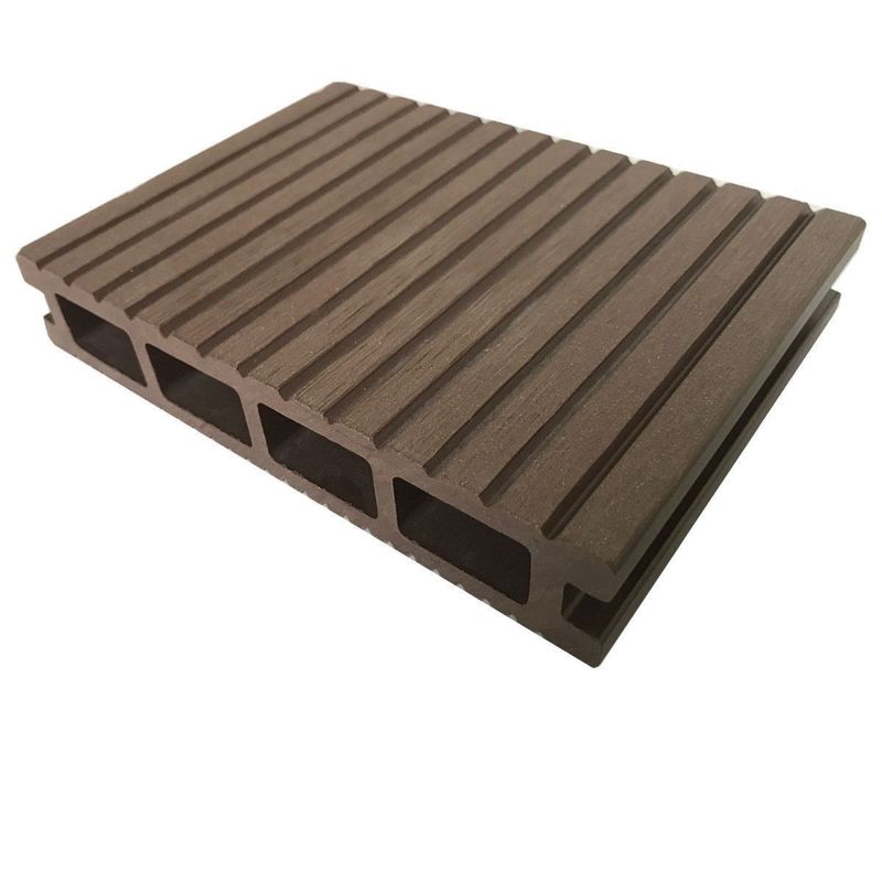 Grünes WPC-Deckingboard für eine höhere Haltbarkeit und geringe Wartung von Außenböden
