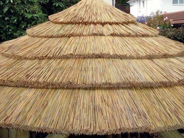Afrikanische Gartendekoration PVC-Material Komponente Ziegel Rot feuerfeste Strohdachfliese